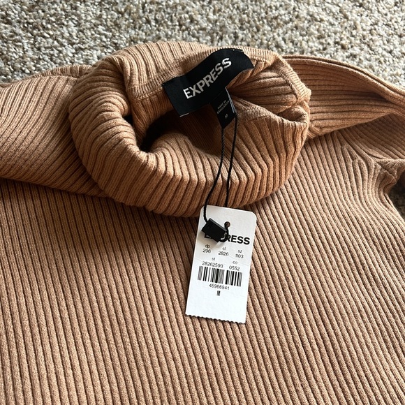 Express tan turtle neck - Picture 2 of 2